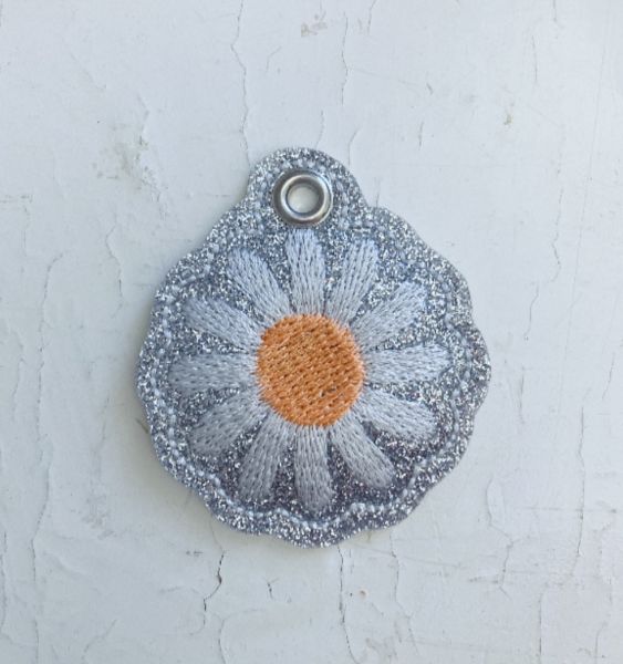 Mini-Anhänger mit Öse - Blume (weiss)