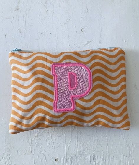 Etui mit Glitzer-Buchstabe P