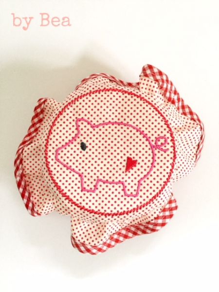 Süsse Haube mit Schweinchen by Bea