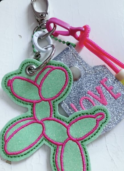 Bag Charm - mit Ballonhund (grün)
