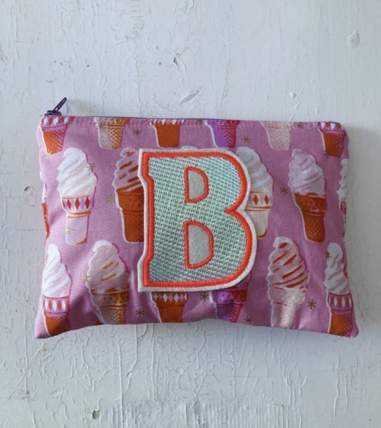 Etui mit Glitzer-Buchstabe B