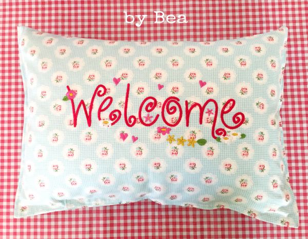 Welcome-Kissen (blau) 35x50 cm by Bea