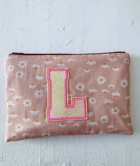 Etui mit Glitzer-Buchstabe L