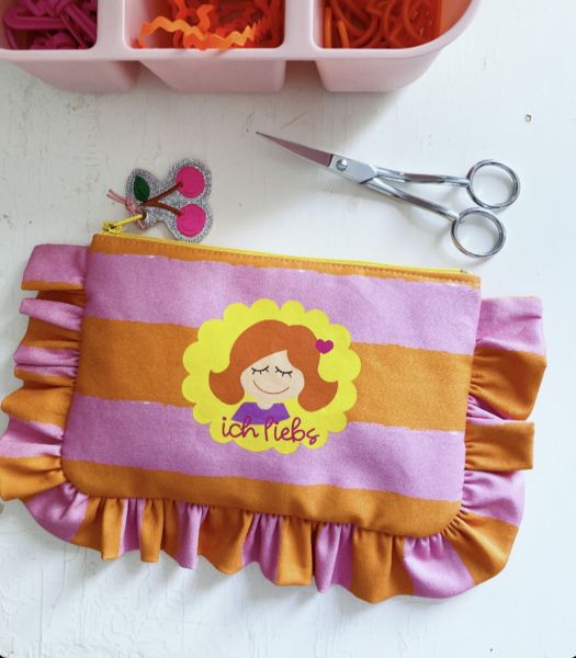 Etui "liebs" mit Rüsche