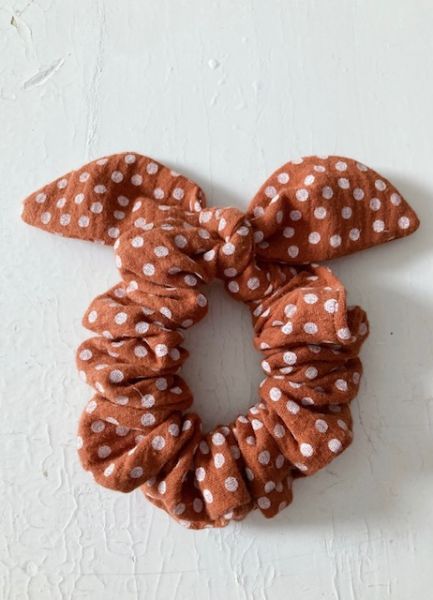 Scrunchie aus Musselin - Punkte