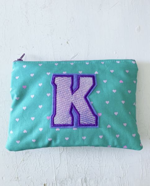 Etui mit Glitzer-Buchstabe K