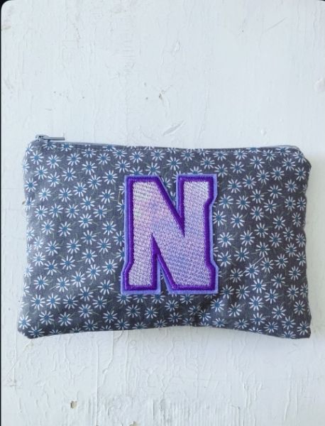 Etui mit Glitzer-Buchstabe N