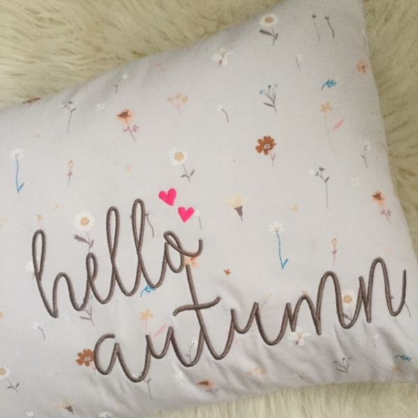 Kissen - Hello Autumn - hell grau Blumenstoff